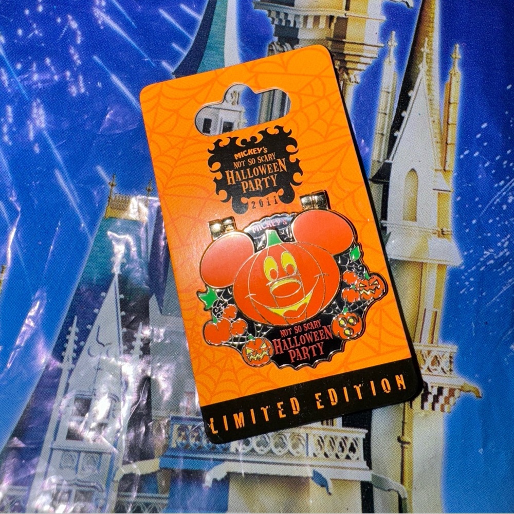 2011 Mickey’s Not So Scary Halloween Party LE 750 Hinged Pin Mickey Pumpkin